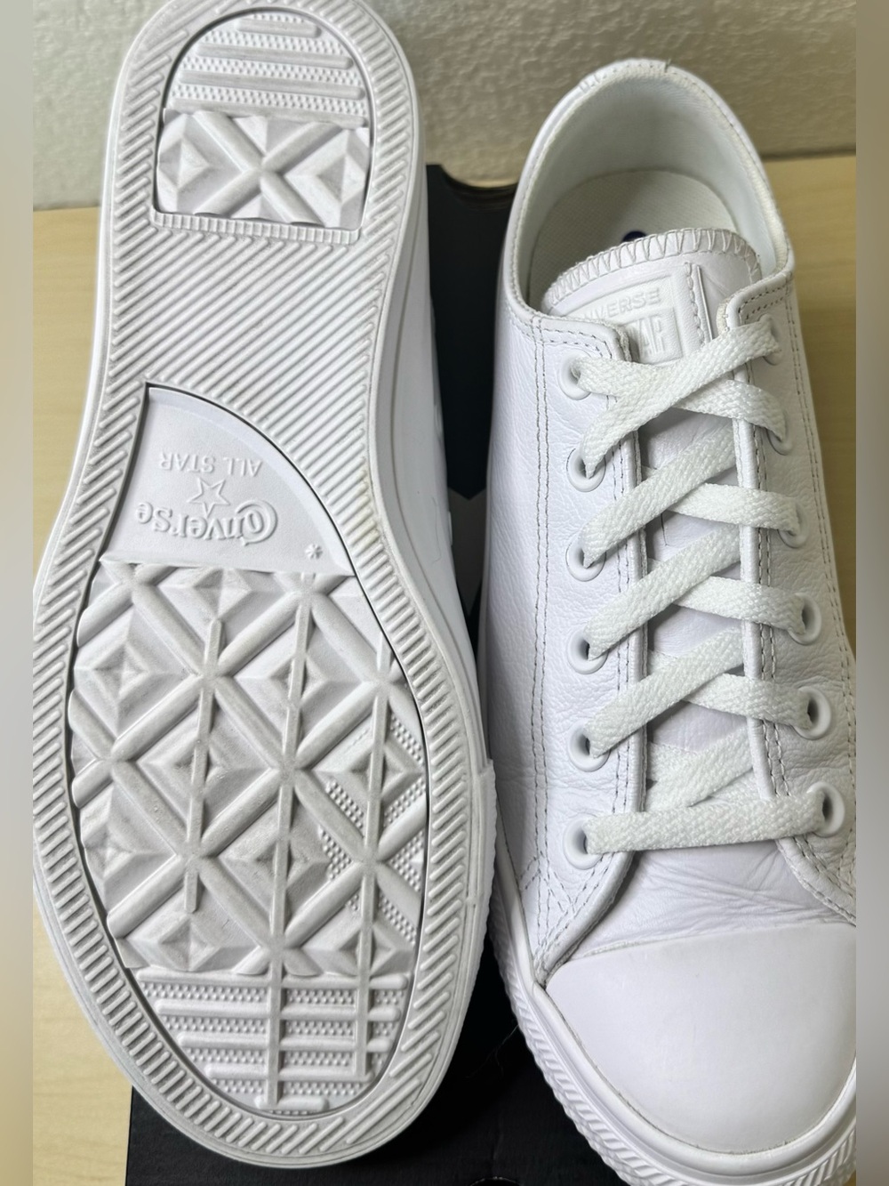 Converse Chuck Taylor All Star Low Top White Leather Sneakers W8/M6 CT OX Classi - Picture 6 of 10